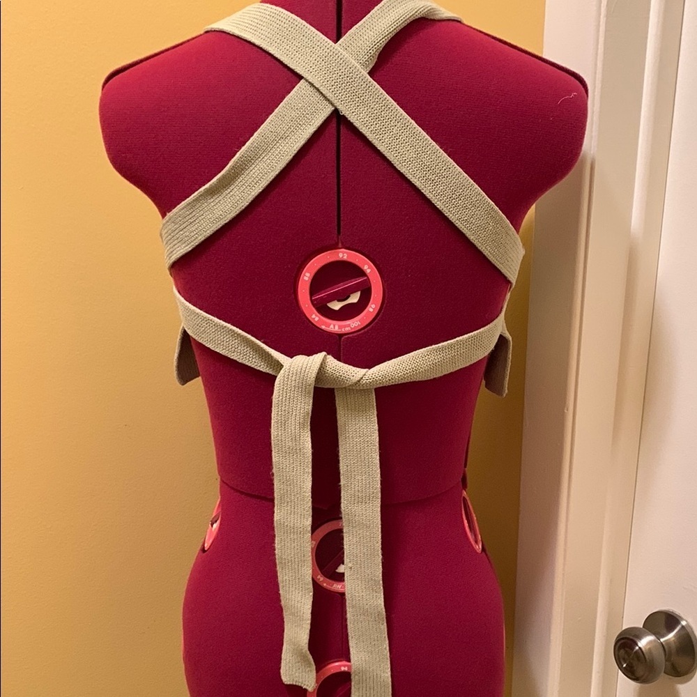 Wilfred Cayenne Halter Crop Top with ties in the back - Picture 11 of 14